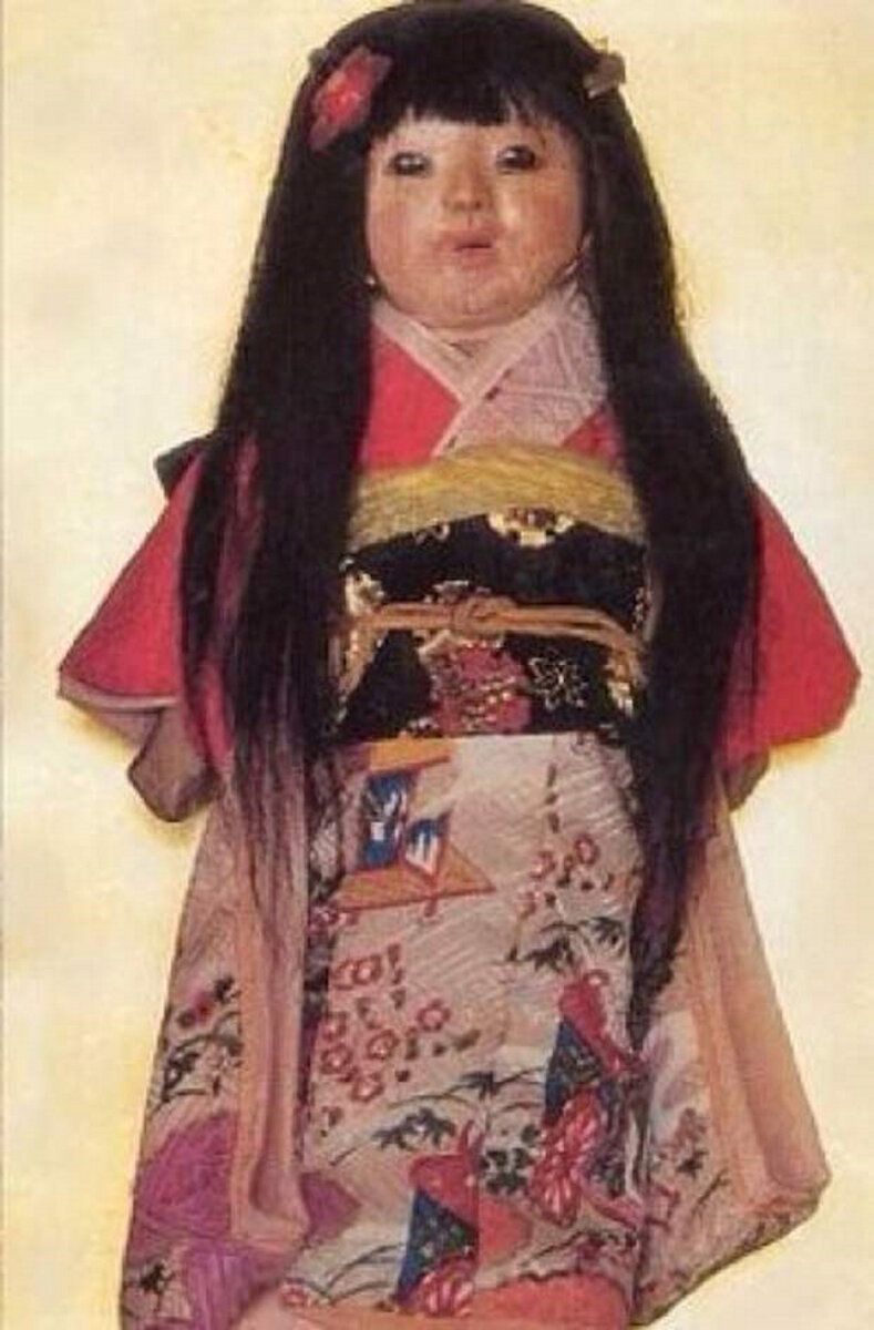 Фото из открытых источников. Кукла Окику.