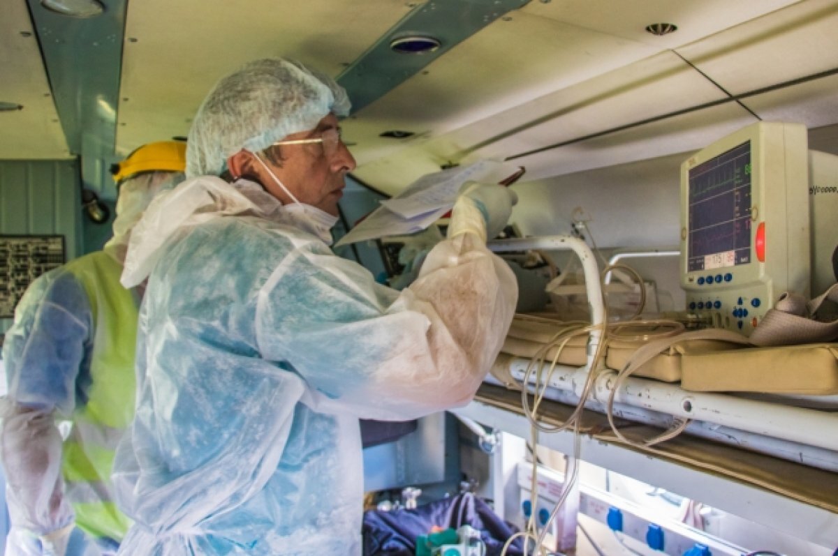    Из Торопецкого округа на вертолёте Ми-8 доставили подростка в ДОКБ в Твери