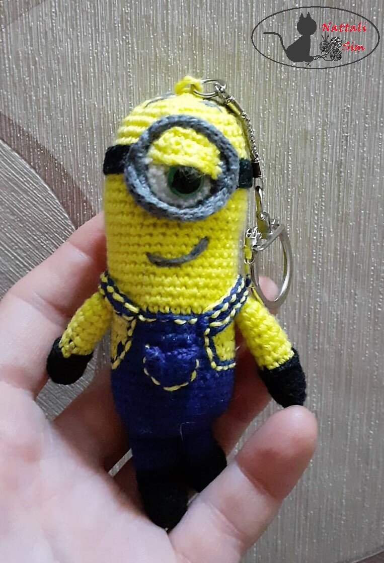 Снисходительный миньон)) кто пролистает дальше, увидит товарищей