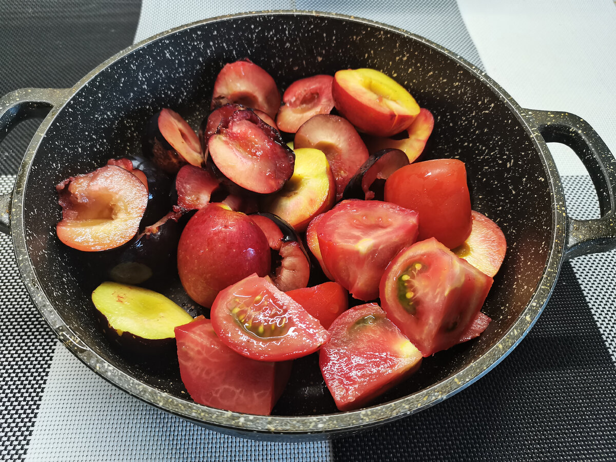 Добавила чуть для вкуса помидор. Фото автора.