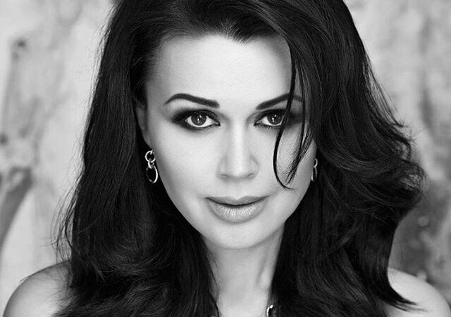 Представительница быков - Анастасия Заворотнюк. 