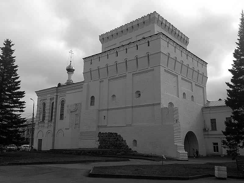 Вла́сьевская (Зна́менская) башня (Первомайская улица 2а) в Ярославле. Фото из Википедии.