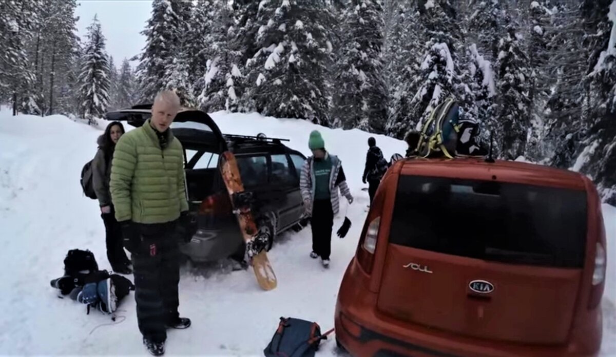 Скриншот из триллера "Снежный плен" ("Snowed In").