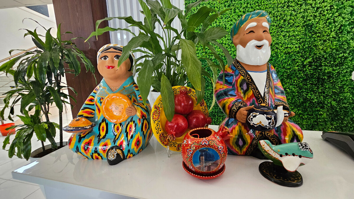 Такая красота у стойки ташкентской телебашни