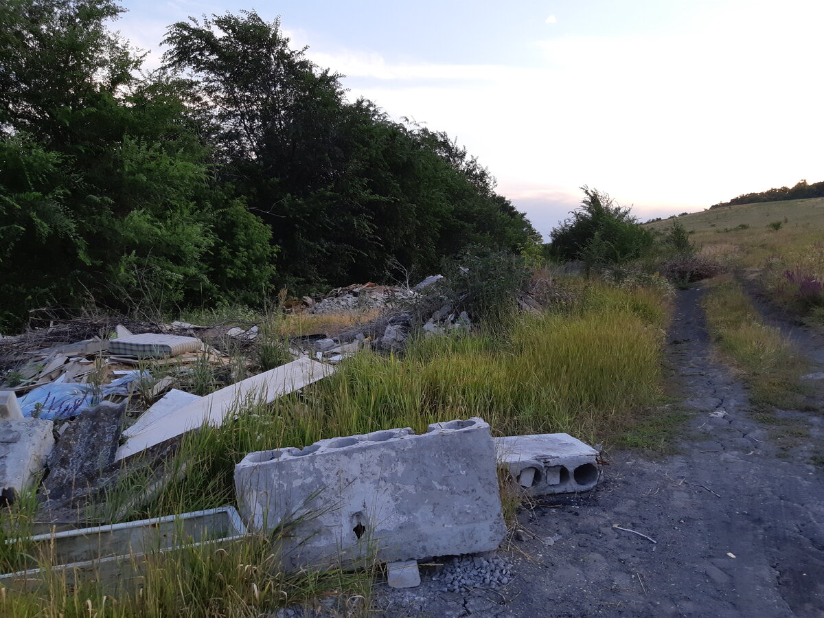 И это только начало череды свалок, образовавшейся тут всего за год