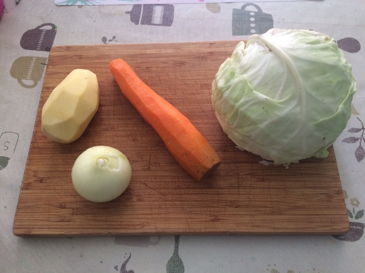 Капуста, морковь, лук, картошка - необходимые овощи