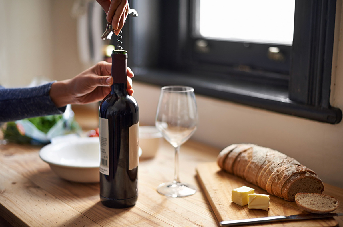 Фото из открытых источников. Правда не нашел бутылку с "Солнцедаром" Видимо канула в лето.