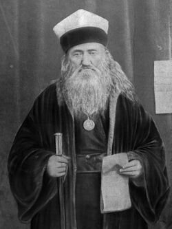 Авраам Яковлевич погрузился в переписку давно ушедших в прах вельмож и купцов - евреев, арабов, хазар, караимов. То были живые и не ложные сведения о прежней жизни людей.