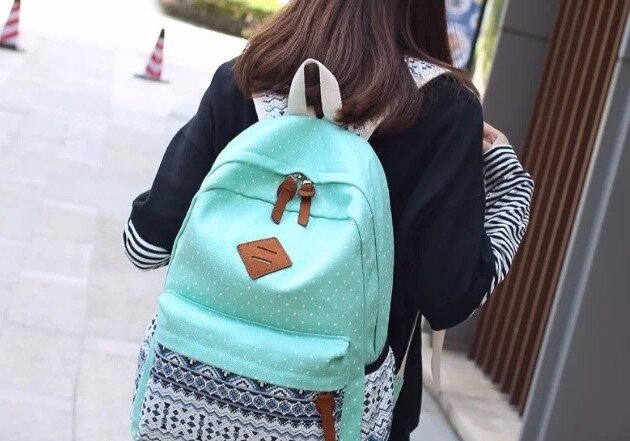 Для чего эта ромбовидная нашивка на рюкзаках?