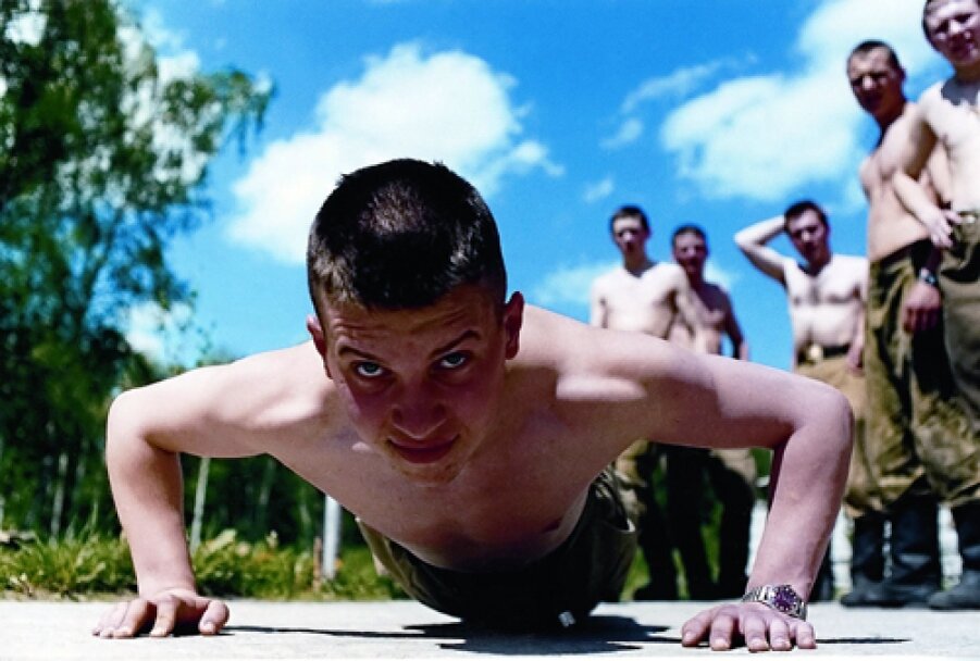 Обычные отжимания - роскошь. Источник Яндекс.Картинки