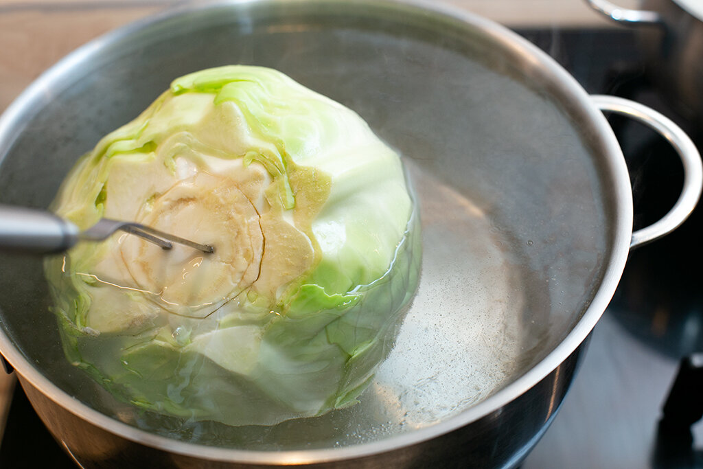 Подготовка капусты с помощью вилки