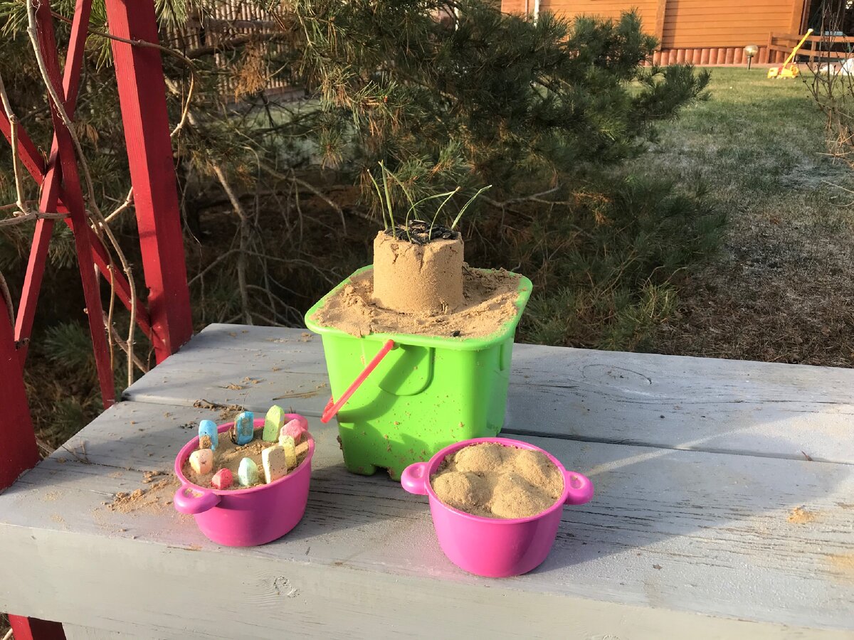 Мои младшие дочки приготовили мне сегодня торт 