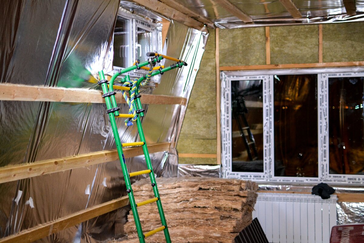 Утепление каркасного дома. Рабочий процесс. Фото автора.