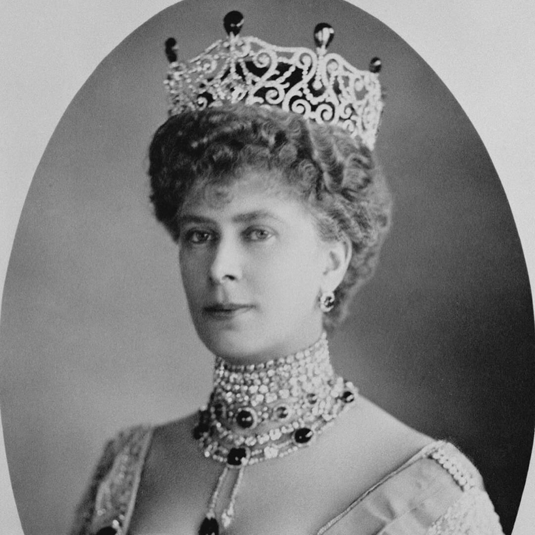 Первоначальный вариант короны с изумрудами