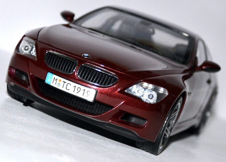 Модель: BMW M6 E63 2006 1/18 от компании Kyosho