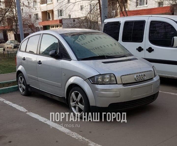 Audi A2 прошел слишком короткий путь от концепт-кара до серийного автомобиля, на чем и погорел. А в нашей стране малыш с алюминиевым кузовом и низким коэффициентом лобового сопротивления тем паче не стал культовым - вот и валяется, забытый и невостребованный. Это... это - печально!