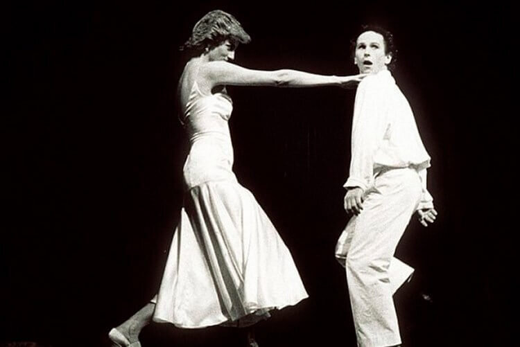 Появление танцоров было полной неожиданностью для всех (Фото: vestnik.az)