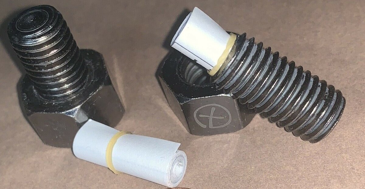 Полые болты в качестве тайника.