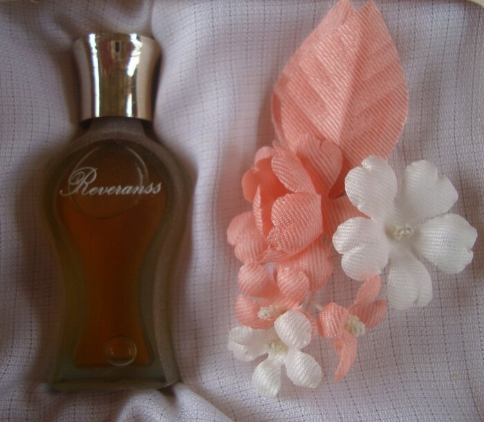 Винтажный Reveranss выпускался в винтовых флаконах