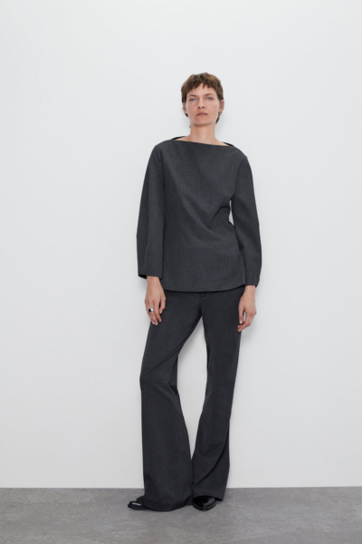 ТОП С ВЫТАЧКАМИ 1 999 руб (3 999 руб.) 68% ПОЛИЭСТЕР, 29% ВИСКОЗА, 3% ЭЛАСТАН  Фото взято с https://www.zara.com/ru/ru/%D1%82%D0%BE%D0%BF-%D1%81-%D0%B2%D1%8B%D1%82%D0%B0%D1%87%D0%BA%D0%B0%D0%BC%D0%B8-p07986703.html?v1=29061650&v2=1433366