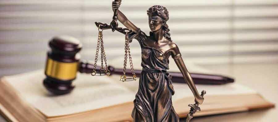 Попав в трудную жизненную ситуацию, люди обращаются к адвокату по гражданским делам,  чтобы получить квалифицированную юридическую помощь. Прежде чем  составлять исковое заявление и инициировать судебный процесс, необходимо  получить консультацию опытного специалиста.