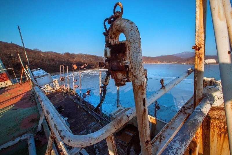 Последние дни морского буксира МБ-32 в бухте, где умирают корабли