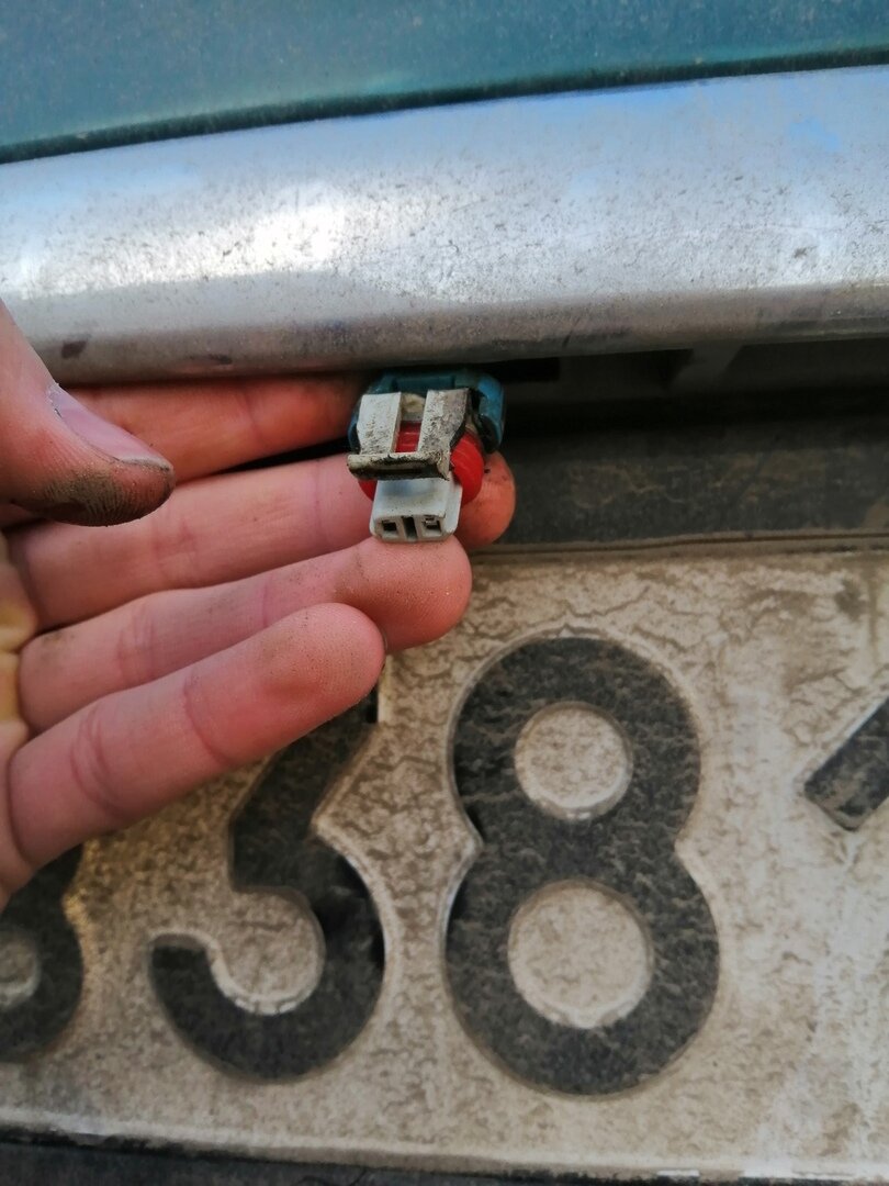 АКБ разрядился, а двери не открываются с ключа, рассказываю как открыть авто хитрым способом