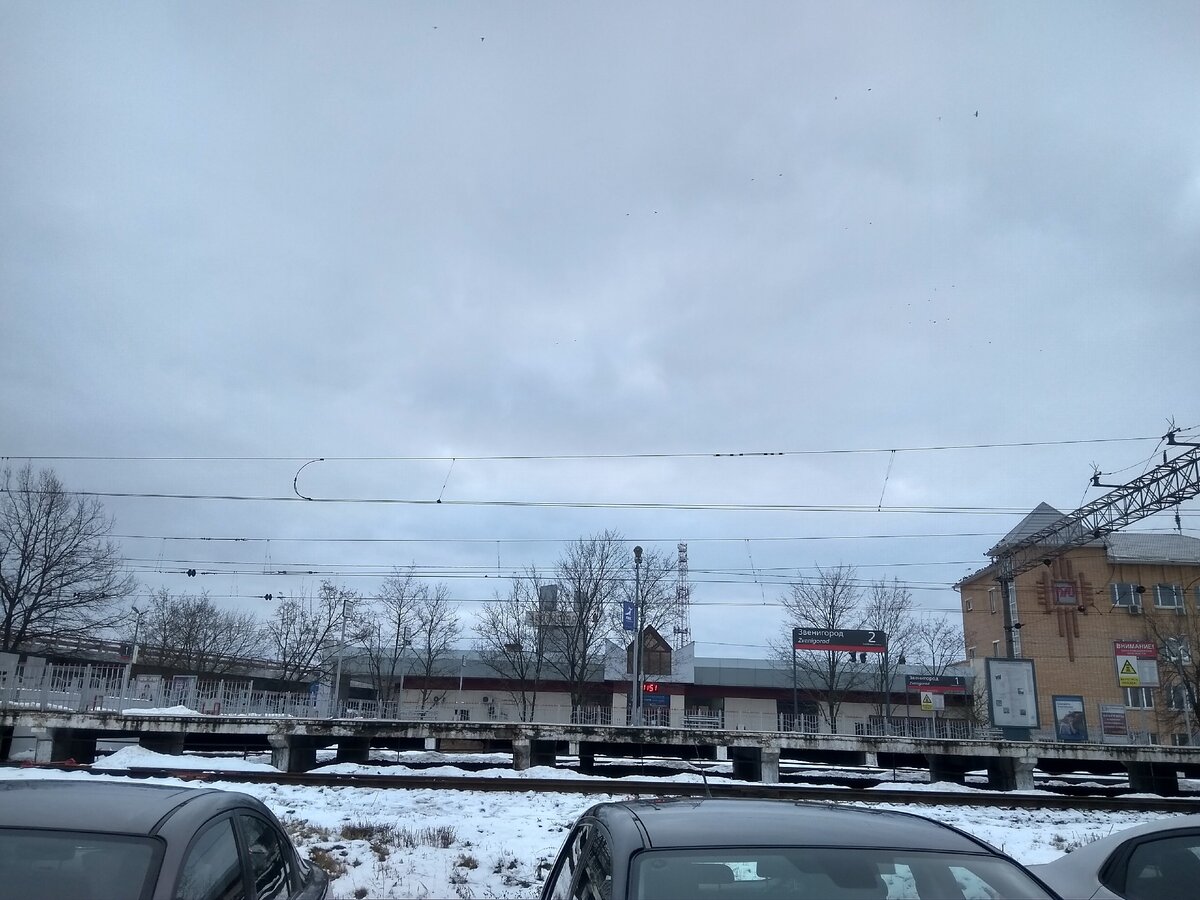 Вид со стоянки возле автосервиса на Ж.Д вокзал Звенигорода.