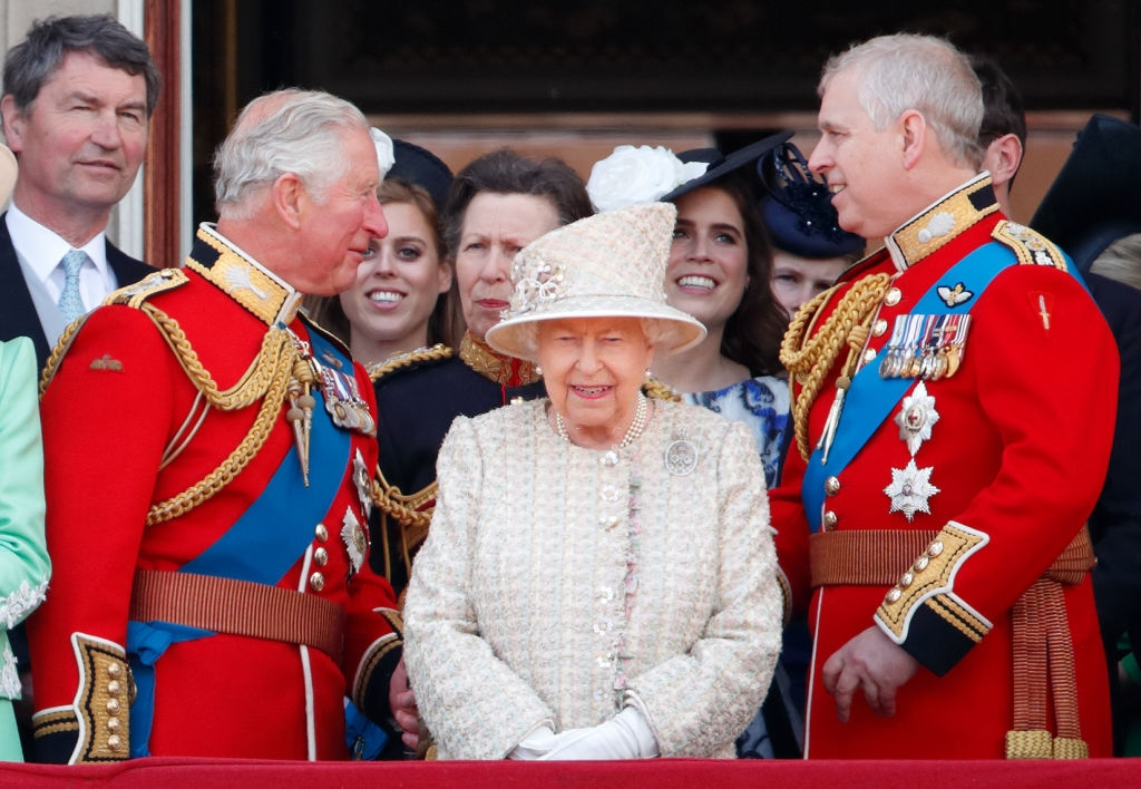 Монархия видео. Муж елизаветы королевы великобритании. Великобритания монарх король. Императорская корона испании. Великобритания конституционная монархия.