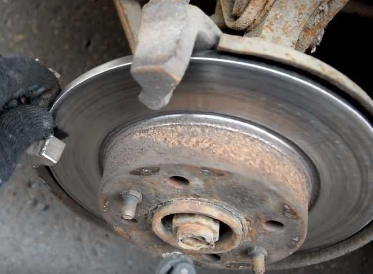 Ларгус бьет руль при торможении - 86 фото