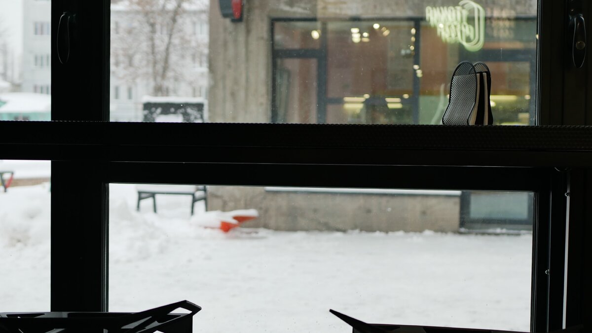 При наличии свободных мест администрация обычно не просит никого уйти, но есть и исключения.