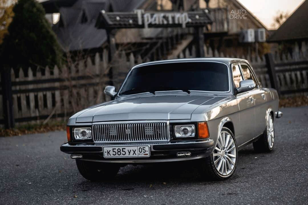 Многие еще помнят те времена, когда ГАЗ-3102 "Волга" был одним из крутейших автомобилей в нашей стране. Купить такой было невозможно, а лишь получить в качестве служебного.