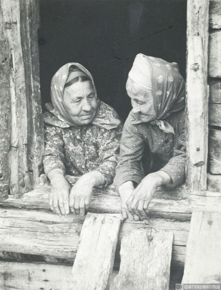 Говорят, русские, а тем более северяне на фотографиях раньше не улыбались. Проверим?)