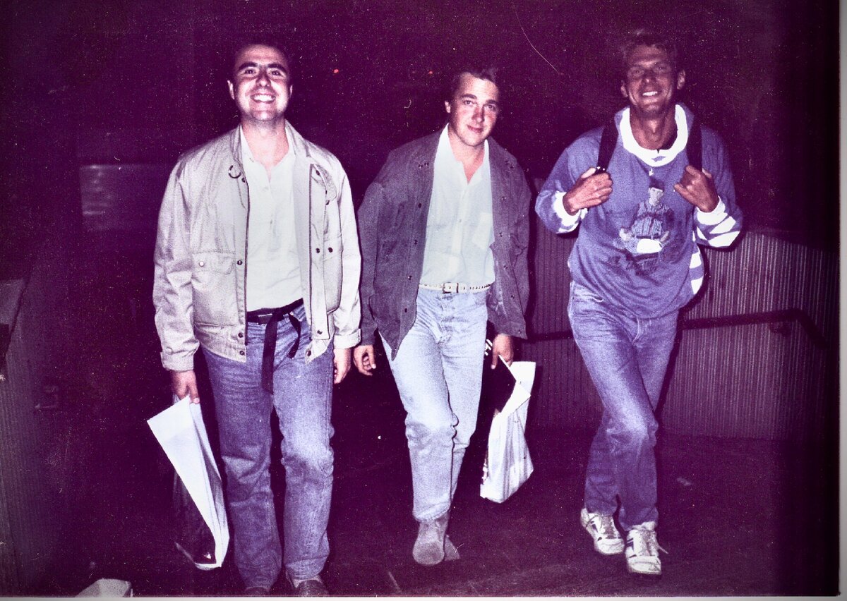 В моем рюкзаке портвейн, переход под Ленинским, Эрнст в центе