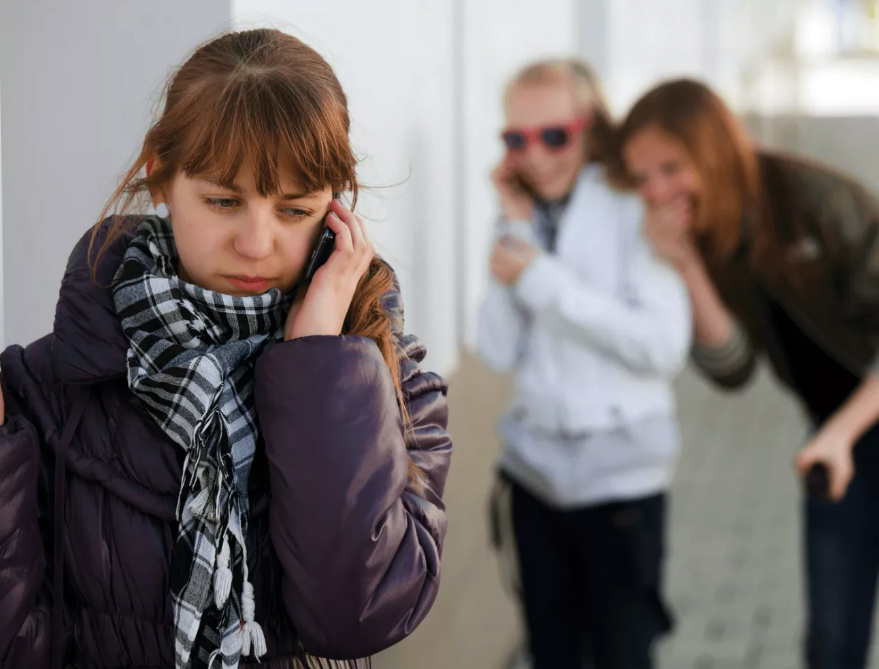 Редкая одноклассница «по дружбе» не «открыла Ленке глаза». В зеркало-то она себя видела?