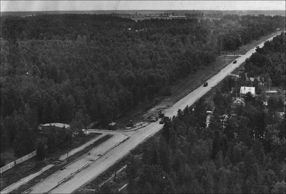 Панфиловский проспект.                                                                                                                         Источник: http://www.swamp.ru/zelenograd/oldphoto/zelenograd/060907/gorod_018.jpg