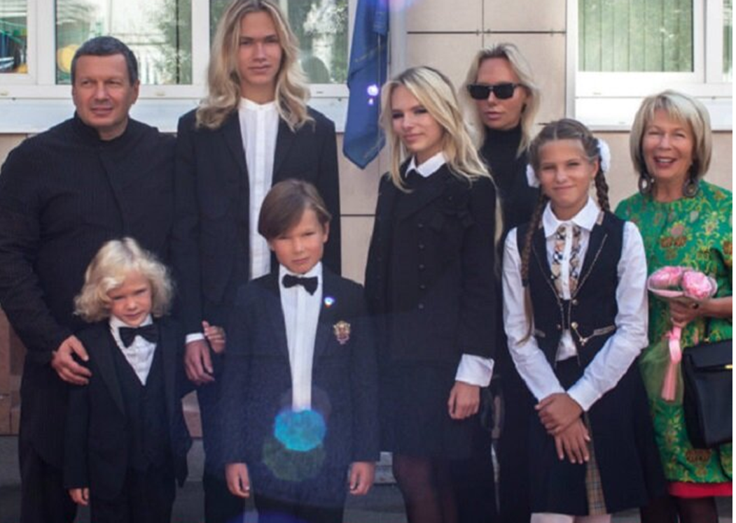 Каждого надо обуть, одеть, накормить, обучить, в люди вывести и замком обеспечить