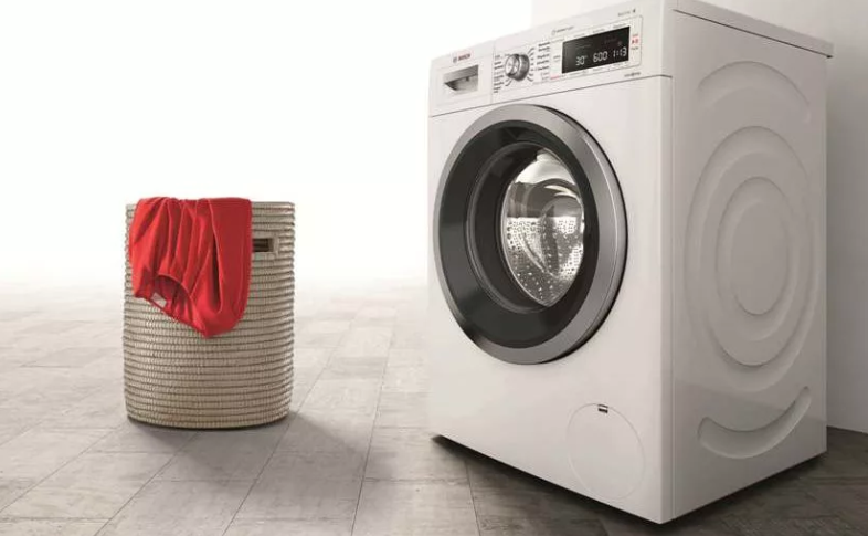 В 1886 году Роберт Бош открыл мастерскую электротехники. В 1914 году она выпустила первую стиральную машину, но использовали ее только на производстве. В свободную продажу продукция поступила в 1972 году. Компания по сей день успешно конкурирует с другими производителями бытовых приборов, ее ассортимент постоянно развивается, модернизируется. 
