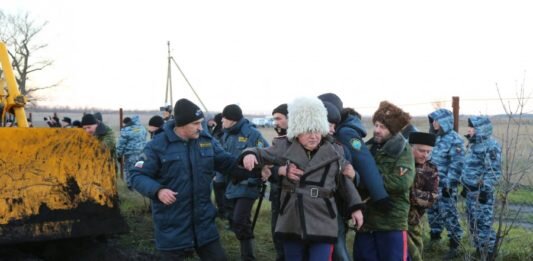 Обнимают казака, когда на зону заезжает, уважають!