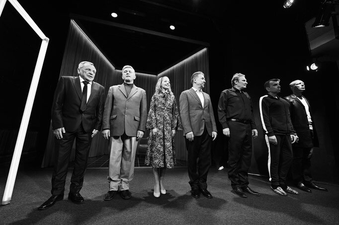 Поклон спектакля «Одиссея 1936», реж. К.Богомолов, фото - iz.ru