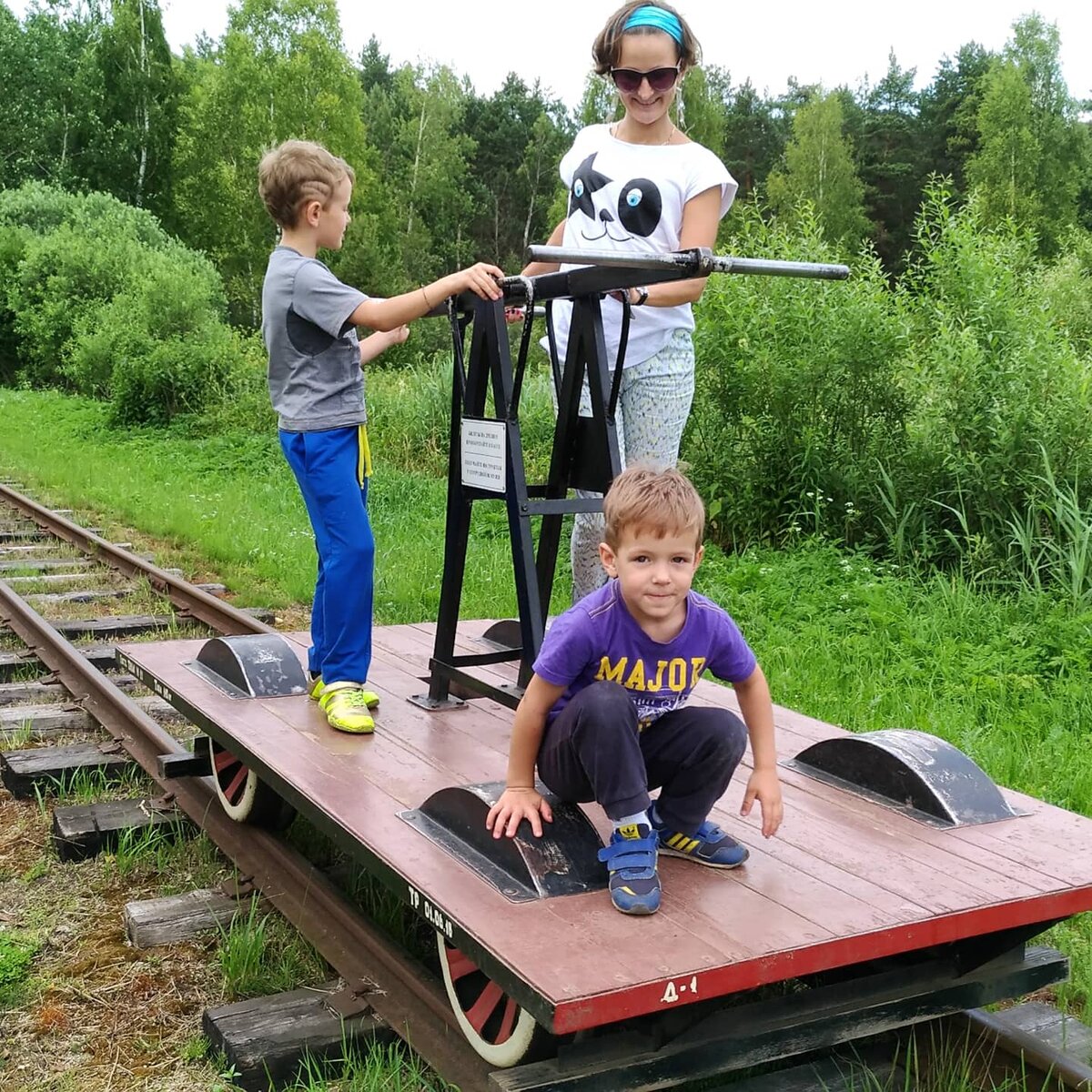 Покатушки на дрезине в жд музее в Переславле-Залесском.