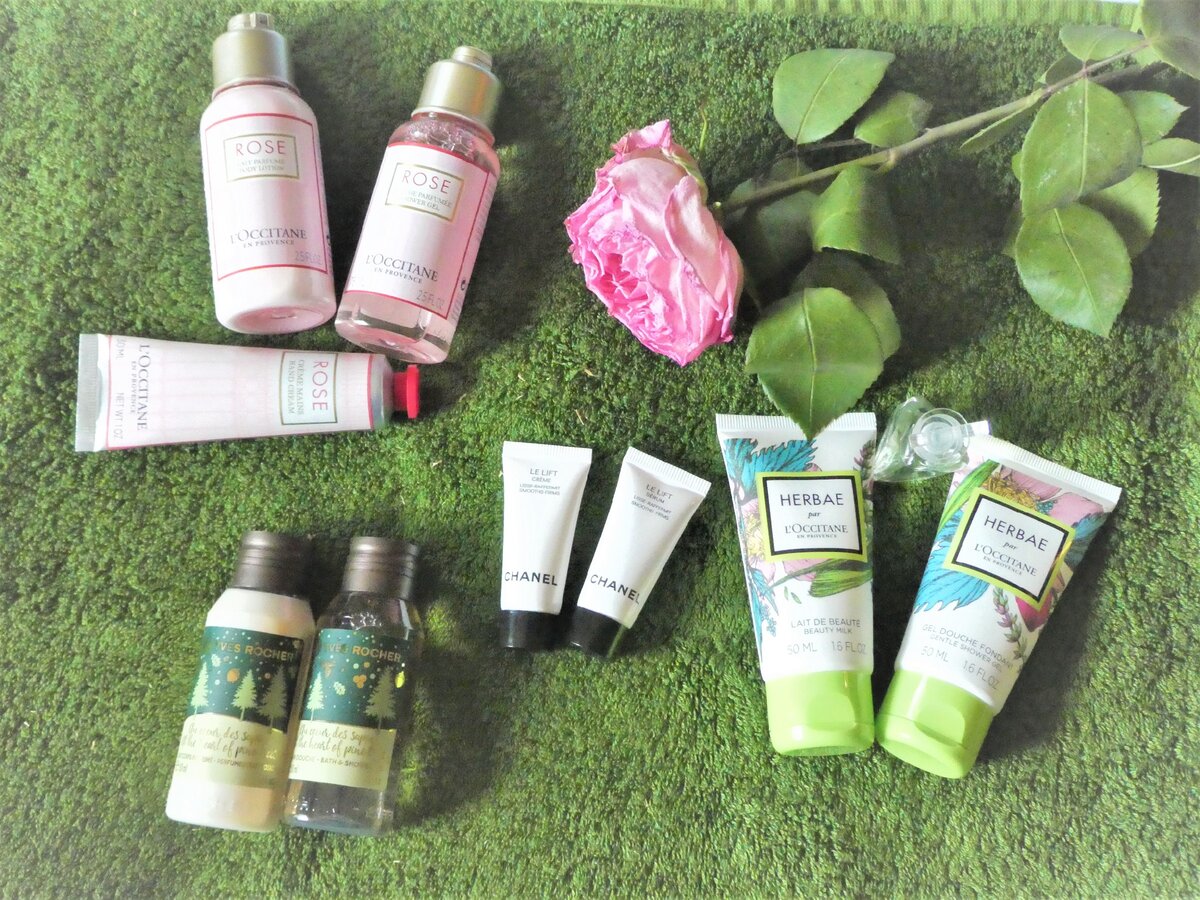 Моя коллекция флаконов-малышей терпеливо ждёт, когда зараза минет... и мы наконец снова поедем куда-нибудь! 