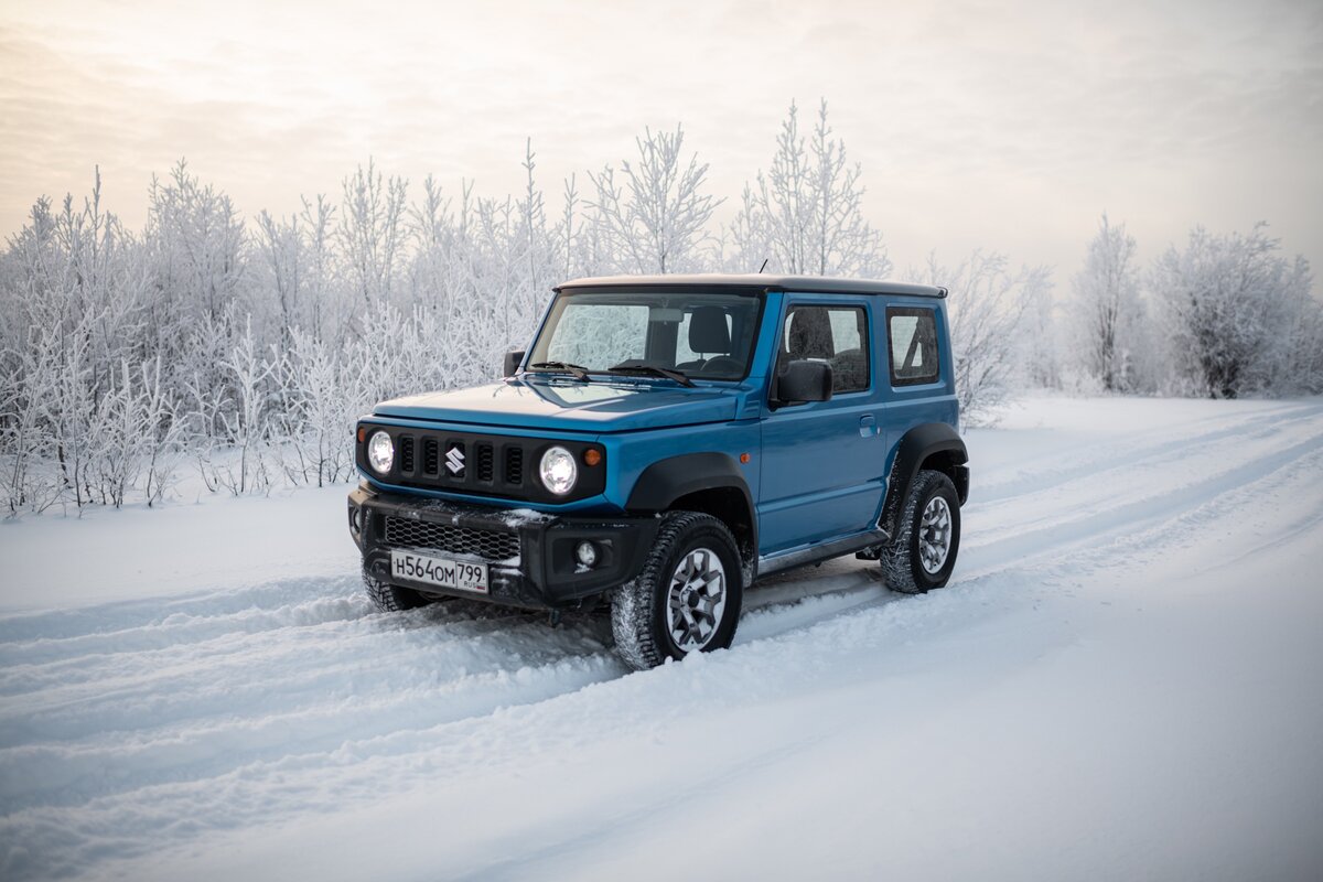 Suzuki Jimny - квадроцикл с крышей или самый честный внедорожник? | АвТОгус  | Дзен