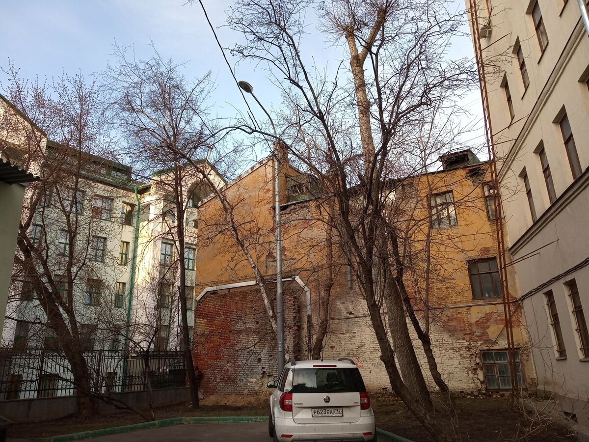Кисловский переулки, двор. Фото автора канала.