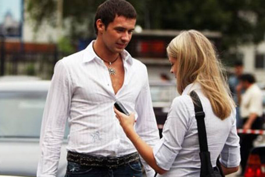 Как знакомятся подростки. Не подошел познакомиться. Парень знакомится на улице. Девушка на улице знакомиться. Эммануэль шрики не шутите с зоханом.