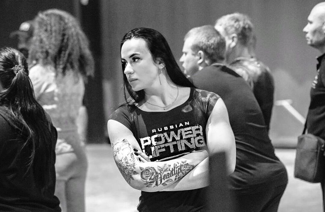 Фото из инстаграм профиля девушки: @unrrreal