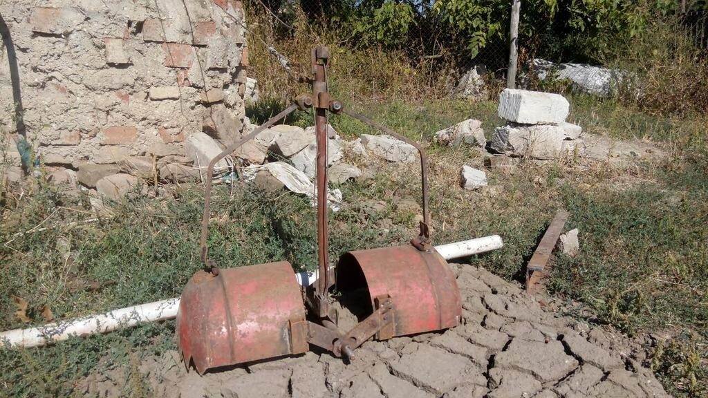 Потребуется сварочный аппарат, разметочный инструмент и сырье. Ковши для чистки колодца можно сварить из металла толщиной 2 мм. То же самое можно изготовить из старого газового баллона: