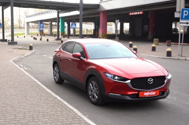 Mazda CX-30 вид спереди