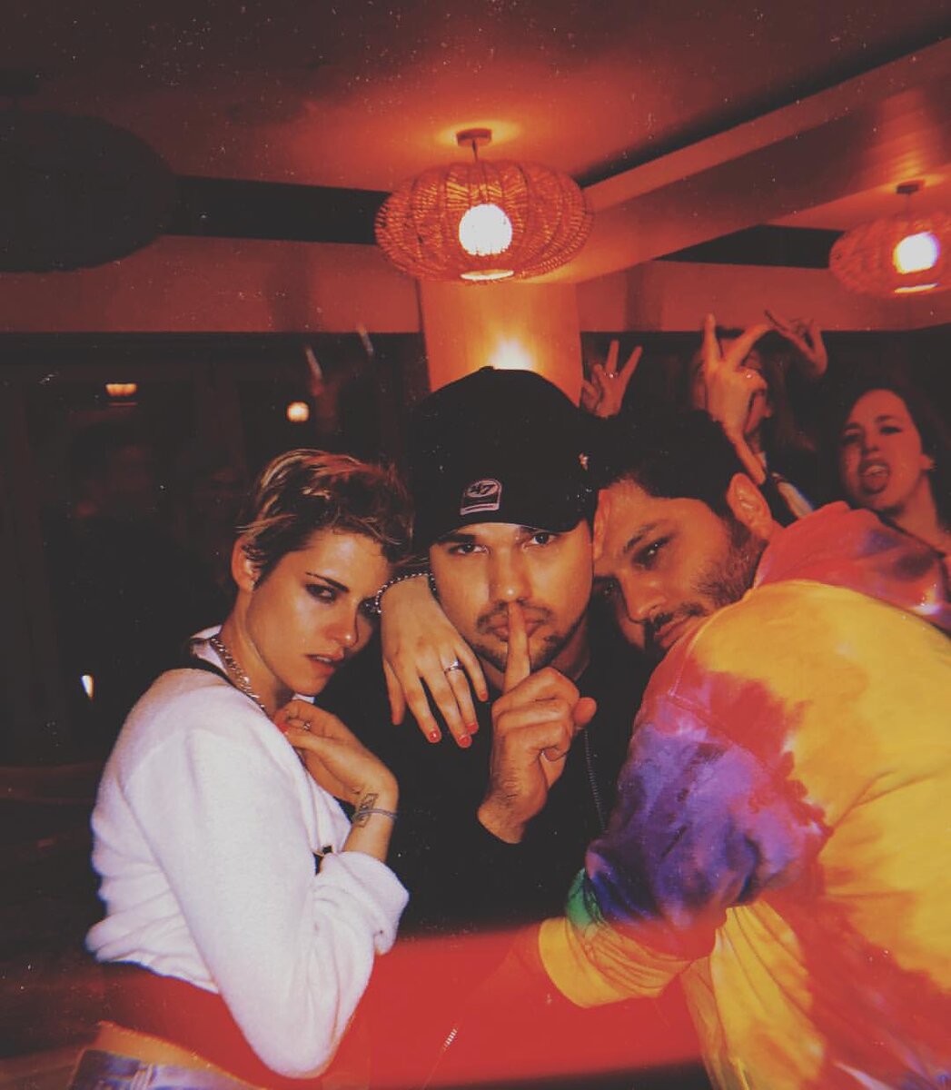 Инстаграм их общего друга. День рождения Тейлора, 2019 год