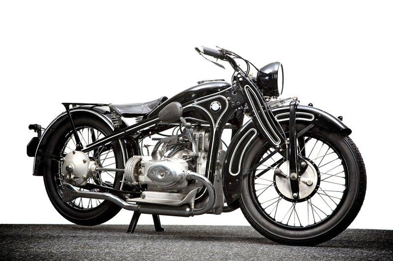 Мотоцикл BMW R11, который использовался милицией при регулировании движения.